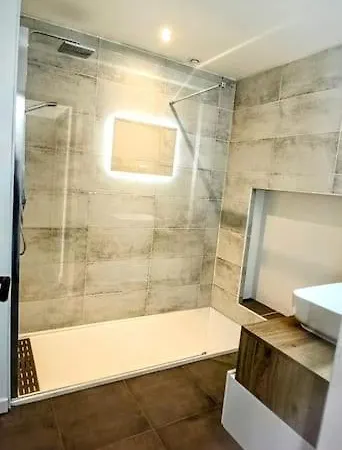 T4 Design Exclusif Entierement Equipe * Bournazel (Tarn)